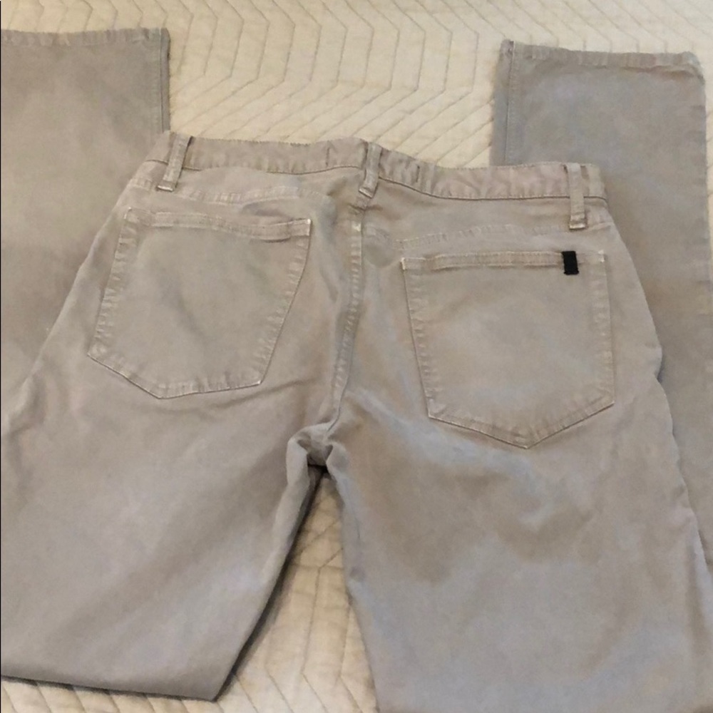 Men’s light grey joes jeans